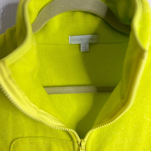 Beyond Yoga Vest - Picture 12 of 14